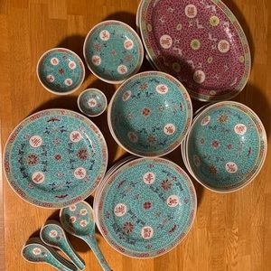 Plates, bowls, sauce bowls, and spoon bundle